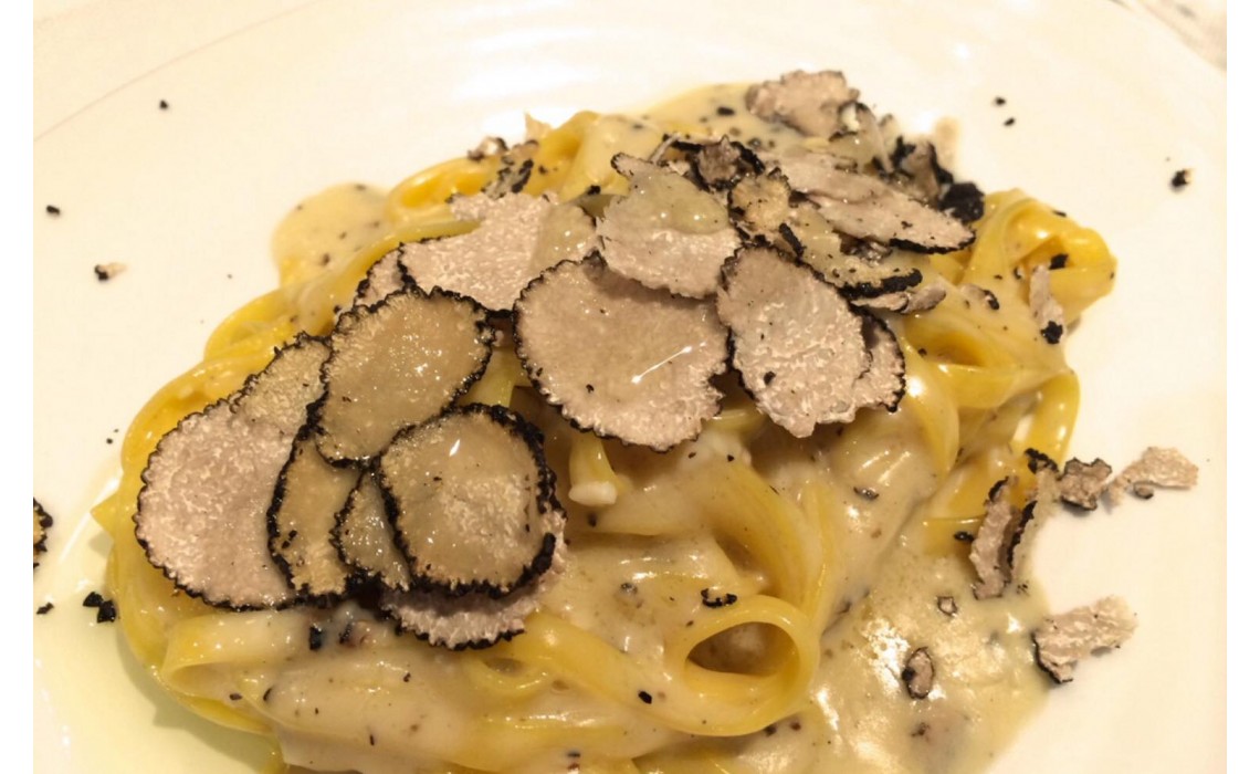 Spaghetti with potato puree with truffle oil and garlic
